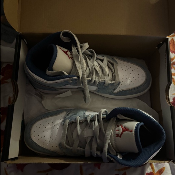 Air Jordan 1 Mid SE (GS) “French Blue” - Picture 2 of 7